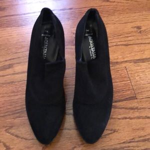 Slip on pair of Aquatalia. Barely worn.